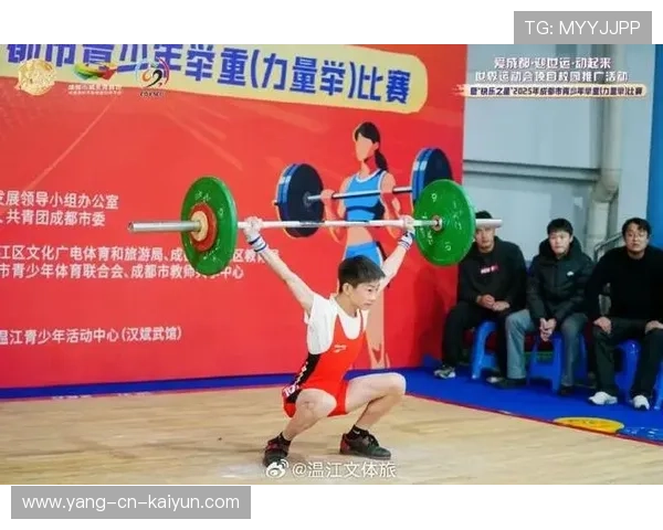 “2025世界运动会：高新体育中心举重选手冲刺新纪录，赛事高潮迭起”